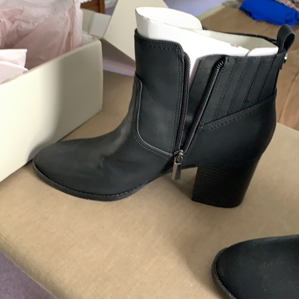 Beautiful bandolino boots. Never worn - Picture 4 of 7